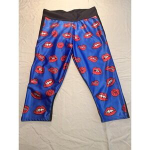 NWT Red Kiss Lips Graphic  Capri Lotus Leggings Women's Athletic Size Large